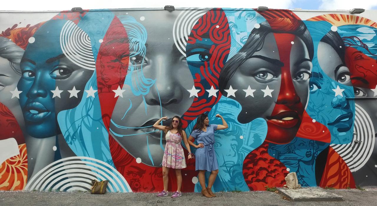 向迈阿密西班牙裔女性致敬的彩色壁画